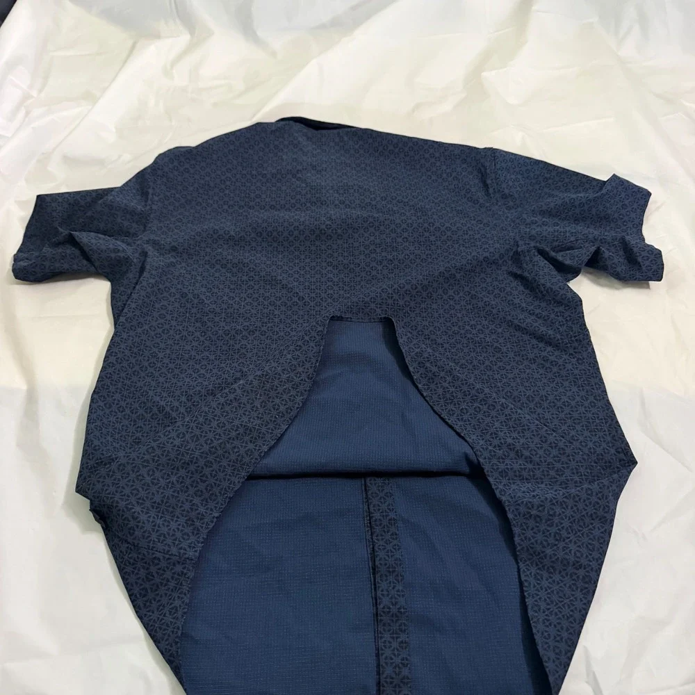 Lululemon Mens Airing Easy SS Button Down Shirt M Navy Geometric Print Techwear